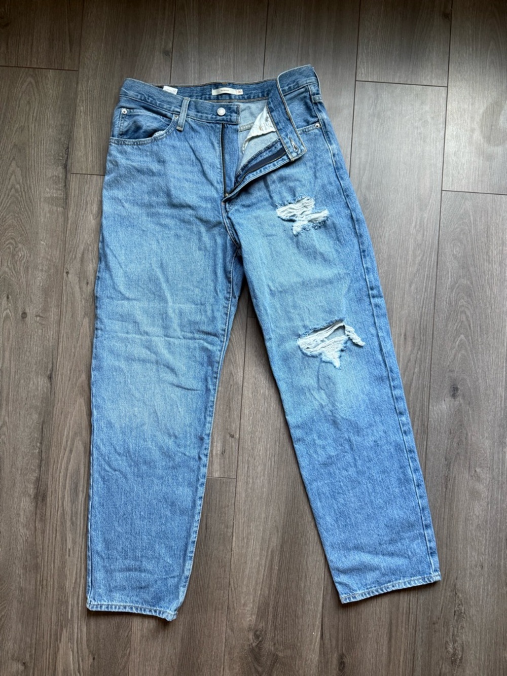 Levi's Light Blue 94 Baggy Jeans with Distressed Knees